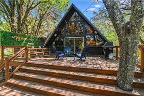 Outdoor dining - Cozy A-Frame Cabin  (Spicewood)