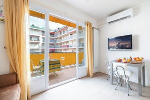 Dining - Studio Mogador - Close to the beach, Nice, France (Nice)