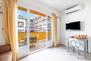Dining - Studio Mogador - Close to the beach, Nice, France (Nice)