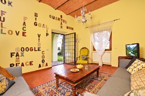 A cozy living room with a wooden coffee table, a sofa, and a television. - Certosa 4, Firenze, Italy (Firenze)