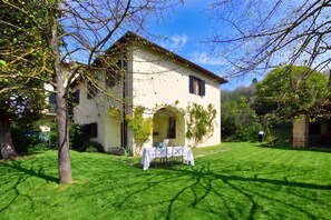 A two-story house with a covered patio and a table set for dining. - Certosa 4, Firenze, Italy (Firenze)