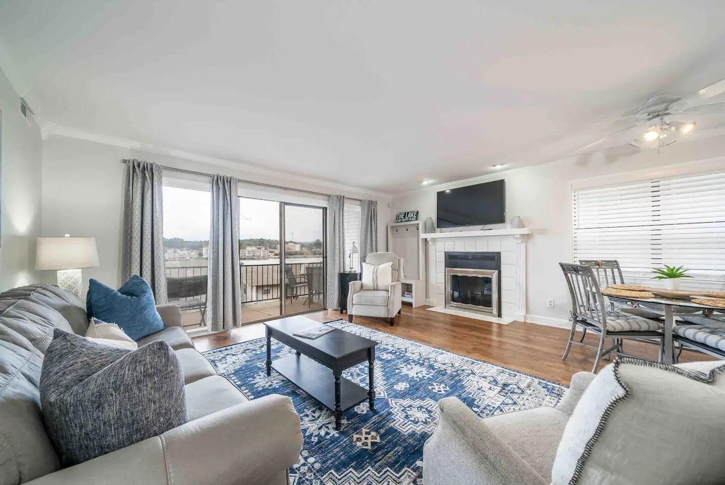 2 Bed 2 Bath Condo - Main Lake Hamilton Views!