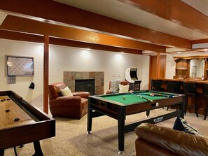 Game room - Rozoff Retreat (Groveland)
