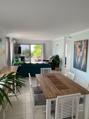 Dining - Cosy Family Friendly, Beachside Unit, Views, Walk Everywhere. Long stays welcome (Caloundra)