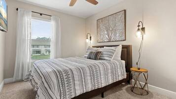 3 bedrooms, desk, iron/ironing board, travel cot