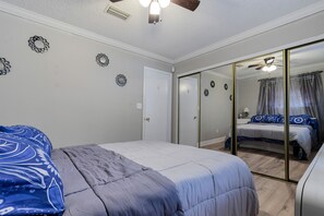 4 Schlafzimmer, Schreibtisch, Bügeleisen/Bügelbrett, Reisekinderbett