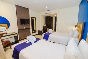 Kamar Deluks, 2 Tempat Tidur Twin | 1 kamar tidur, seprai premium, didekorasi berbeda-beda, dan meja kerja