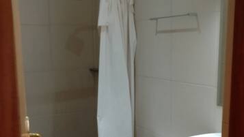 Combined shower/tub, bidet