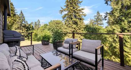Private and Quiet Couples Escape, New Construction, Décor, and Furnishings, Gorgeous Deck & BBQ