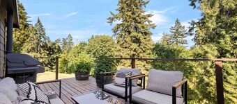 Private and Quiet Couples Escape, New Construction, Décor, and Furnishings, Gorgeous Deck & BBQ