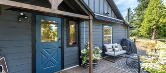 Private and Quiet Couples Escape, New Construction, Décor, and Furnishings, Gorgeous Deck & BBQ