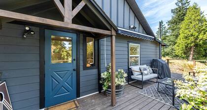 Private and Quiet Couples Escape, New Construction, Décor, and Furnishings, Gorgeous Deck & BBQ