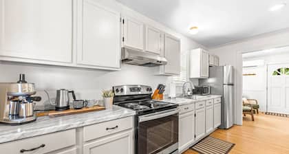 Private and Quiet Couples Escape, New Construction, Décor, and Furnishings, Gorgeous Deck & BBQ