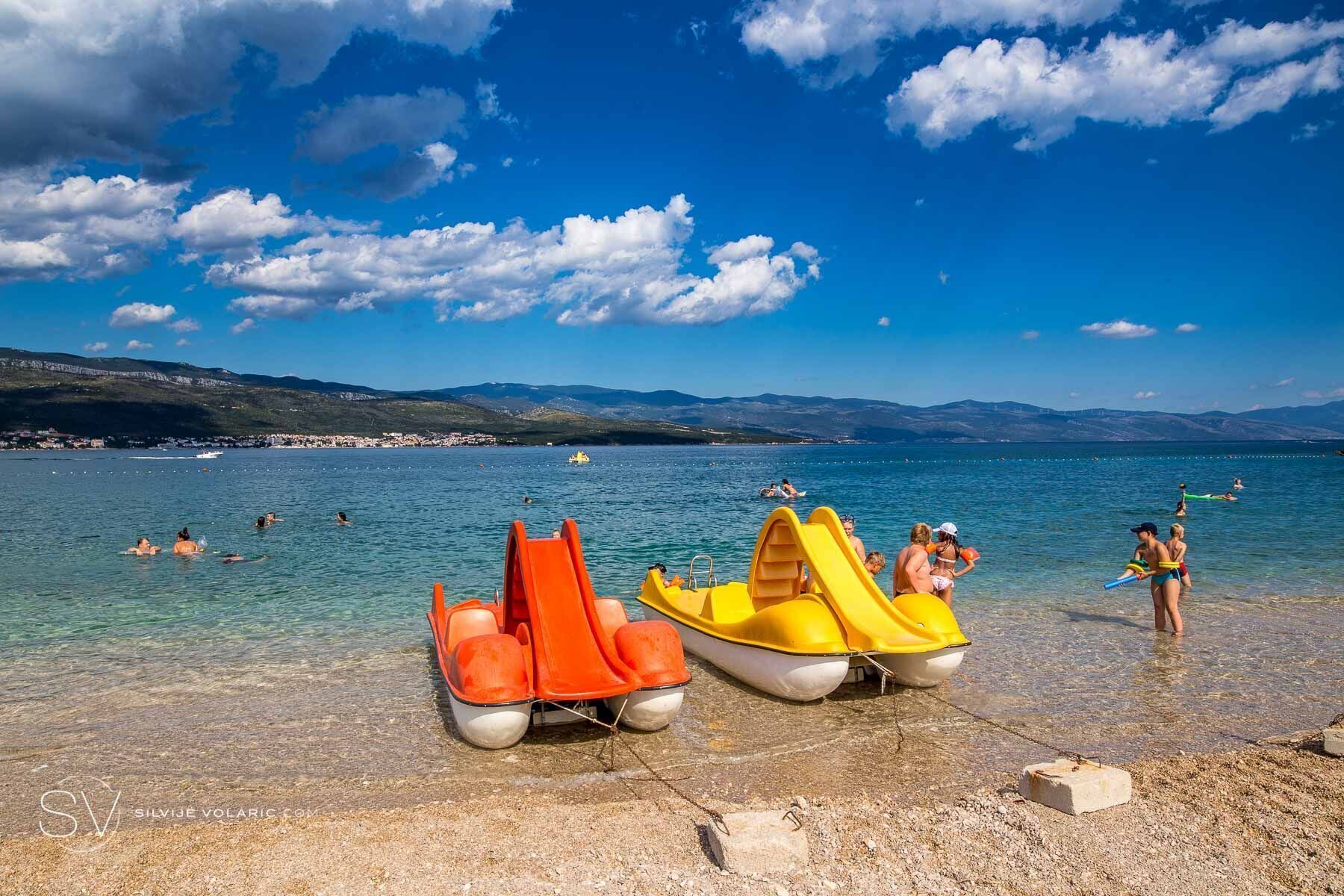 Una spiaggia nelle vicinanze