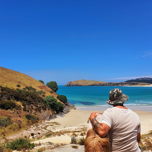 Wake to the sound of the beach!! 5min walk to the water