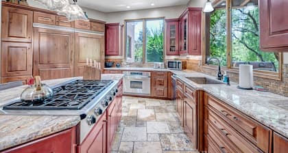 Private Oasis, Magical Setting Along The Flowing Creek, Sleeps 12