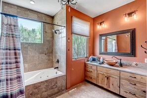 Combined shower/bathtub, jetted bath, hair dryer, towels - Experience luxury at Sedona Cathedral Shangri-La, a spacious 5-bedroom retreat in the Chapel Area. (Sedona)