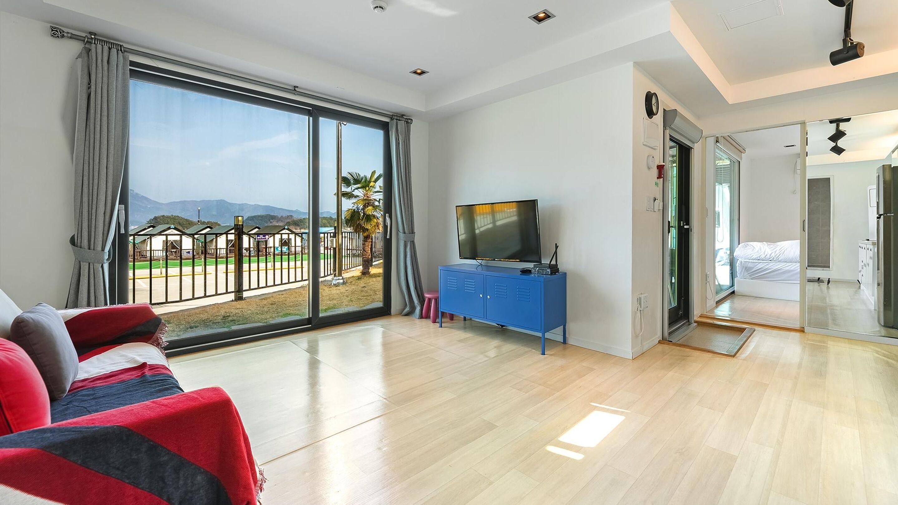 1 camera, Wi-Fi gratuito