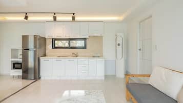 Basic Room, 2 Bedrooms (Venice7) | 1 bedroom, WiFi (free)