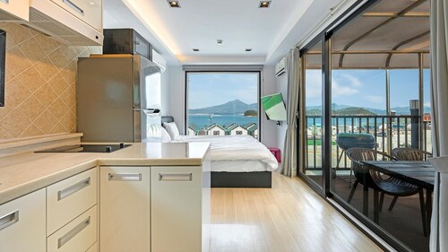 Goseong Bluebeach Pension&glamping