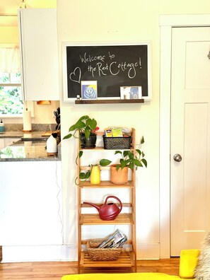 Interior - Incredible fenced in dog friendly cottage in downtown Brevard with hot tub! (Brevard)