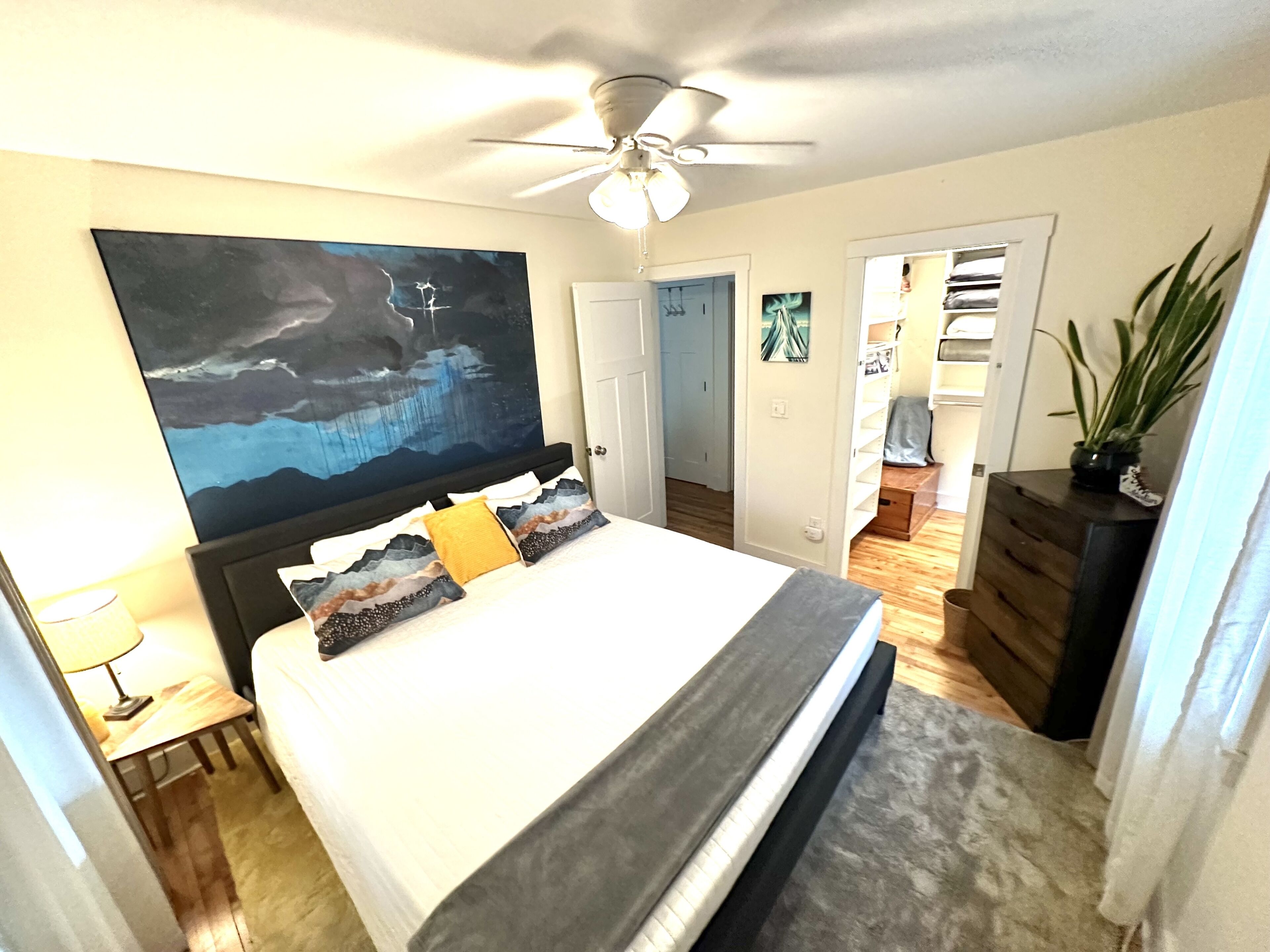 1 habitación, escritorio, tabla de planchar con plancha y wifi gratis 