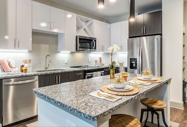Fridge, microwave, oven, stovetop