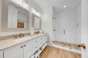 Ferienhaus, Mehrere Betten | Badezimmer | Handtücher