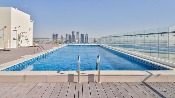 Outdoor pool - Fully Furnished Studio in Azizi Aliyah (Dubai)