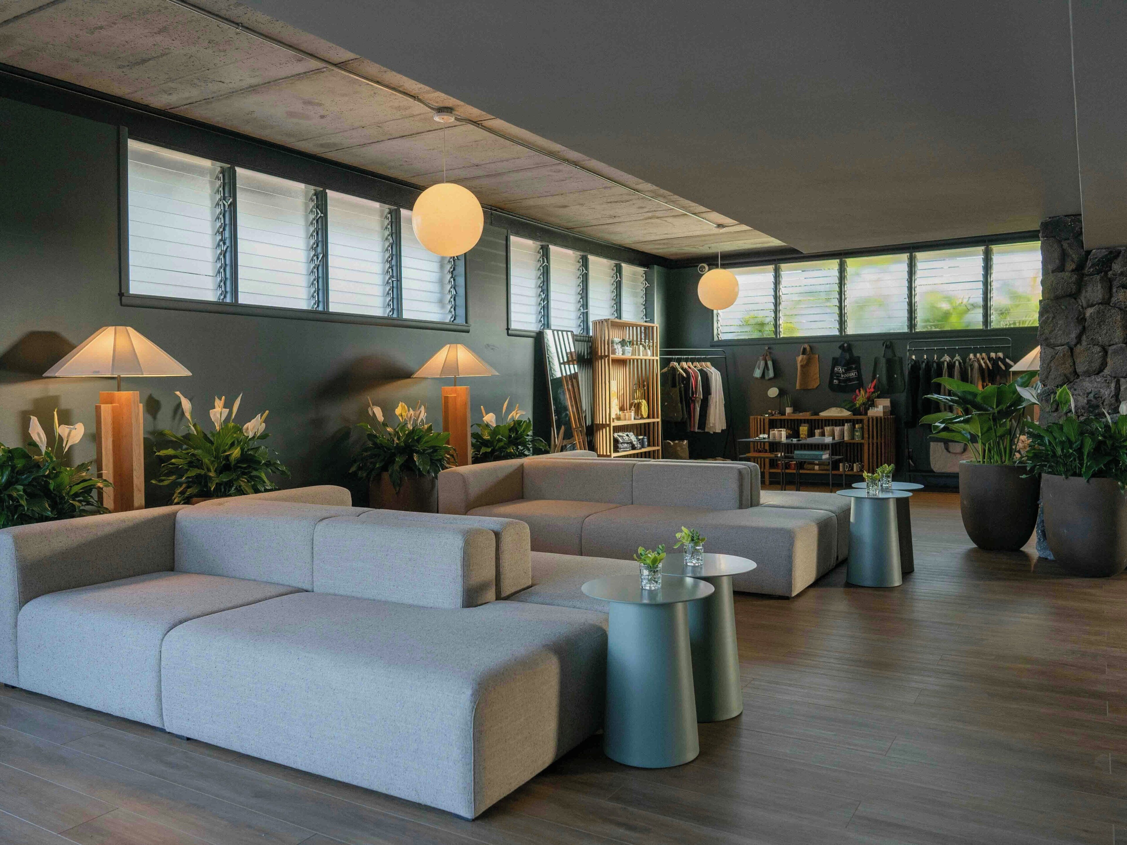 Lobby lounge