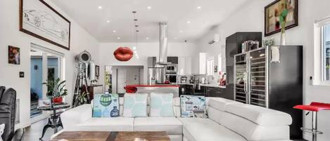 Basic Apartment | Living area | 32-inch flat-screen TV with cable channels, TV