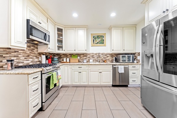 Refrigerador, microondas, horno, placa de cocina