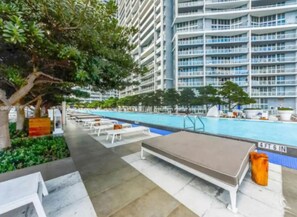 Outdoor pool - Apartamento Vacacional en Miami (Miami)