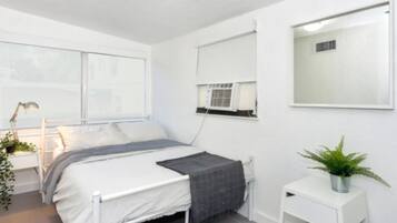 Rumah Basic | 3 kamar tidur, Wi-Fi gratis, dan seprai linen