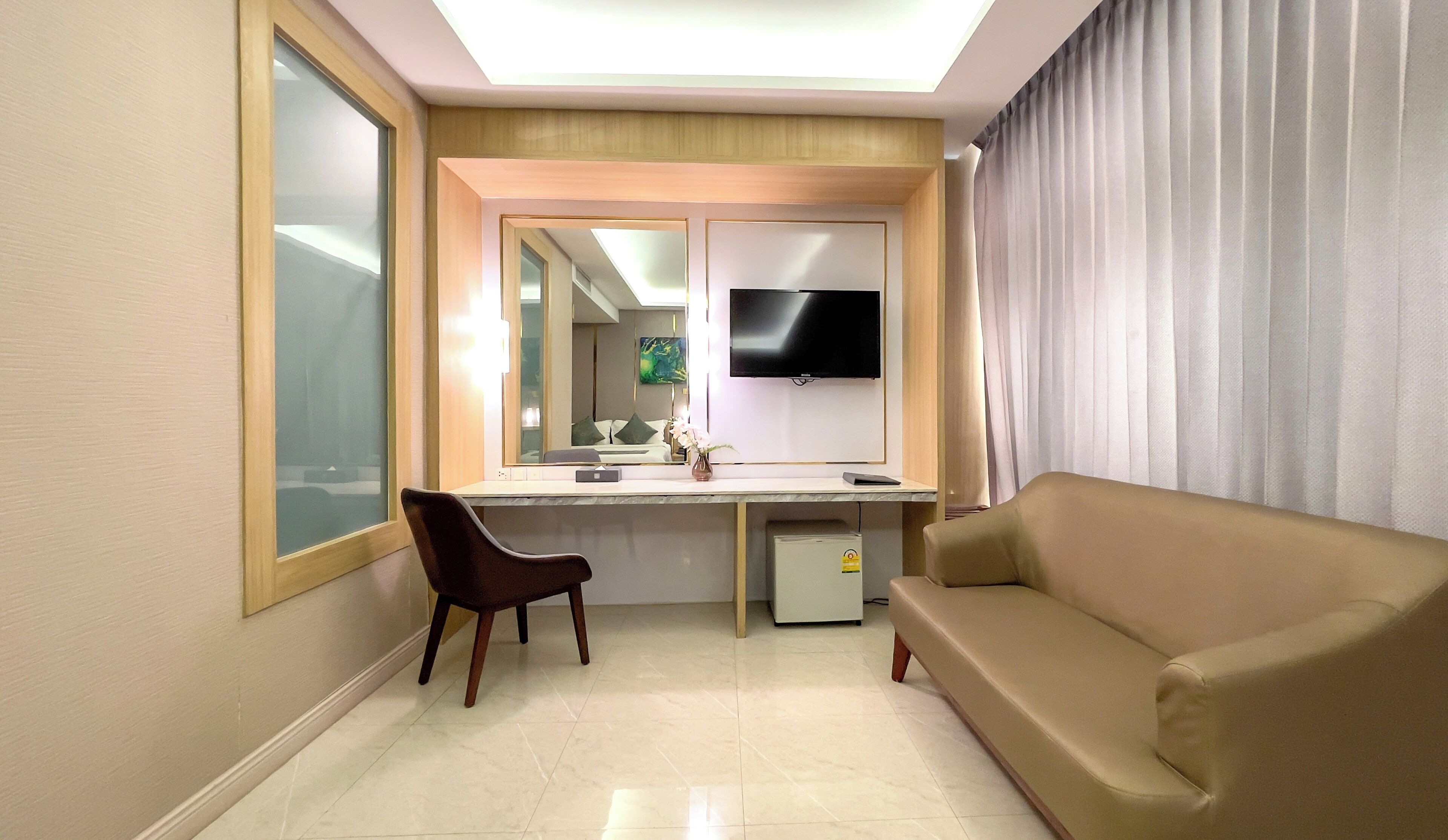 Artículos del minibar gratis y escritorio 