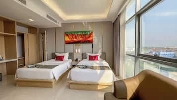 Neljän hengen perhehuone, useita sänkyjä | Minibaari (osa tuotteista ilmaisia), työpöytä