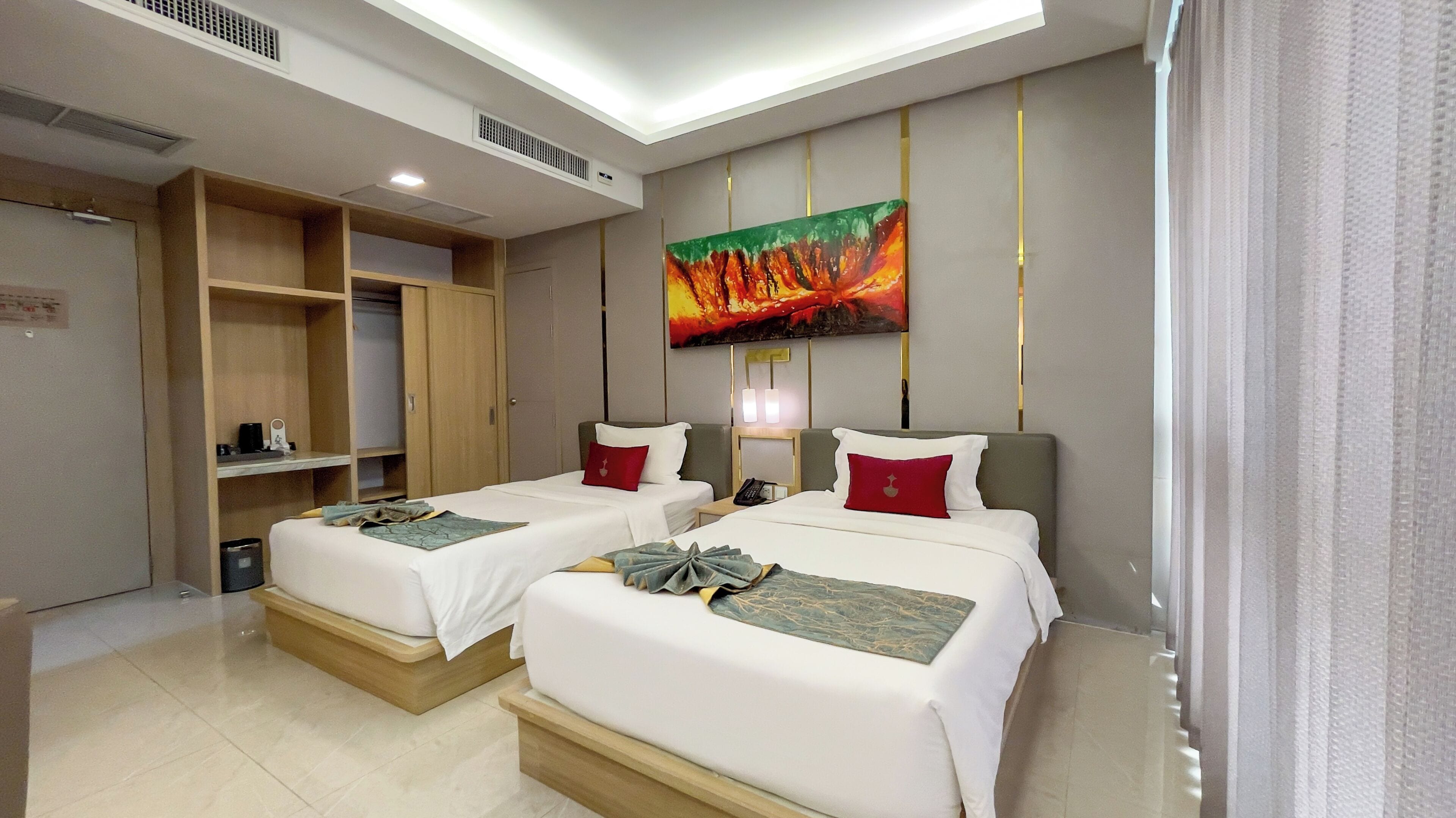 Photo - Elegant Airport Hotel