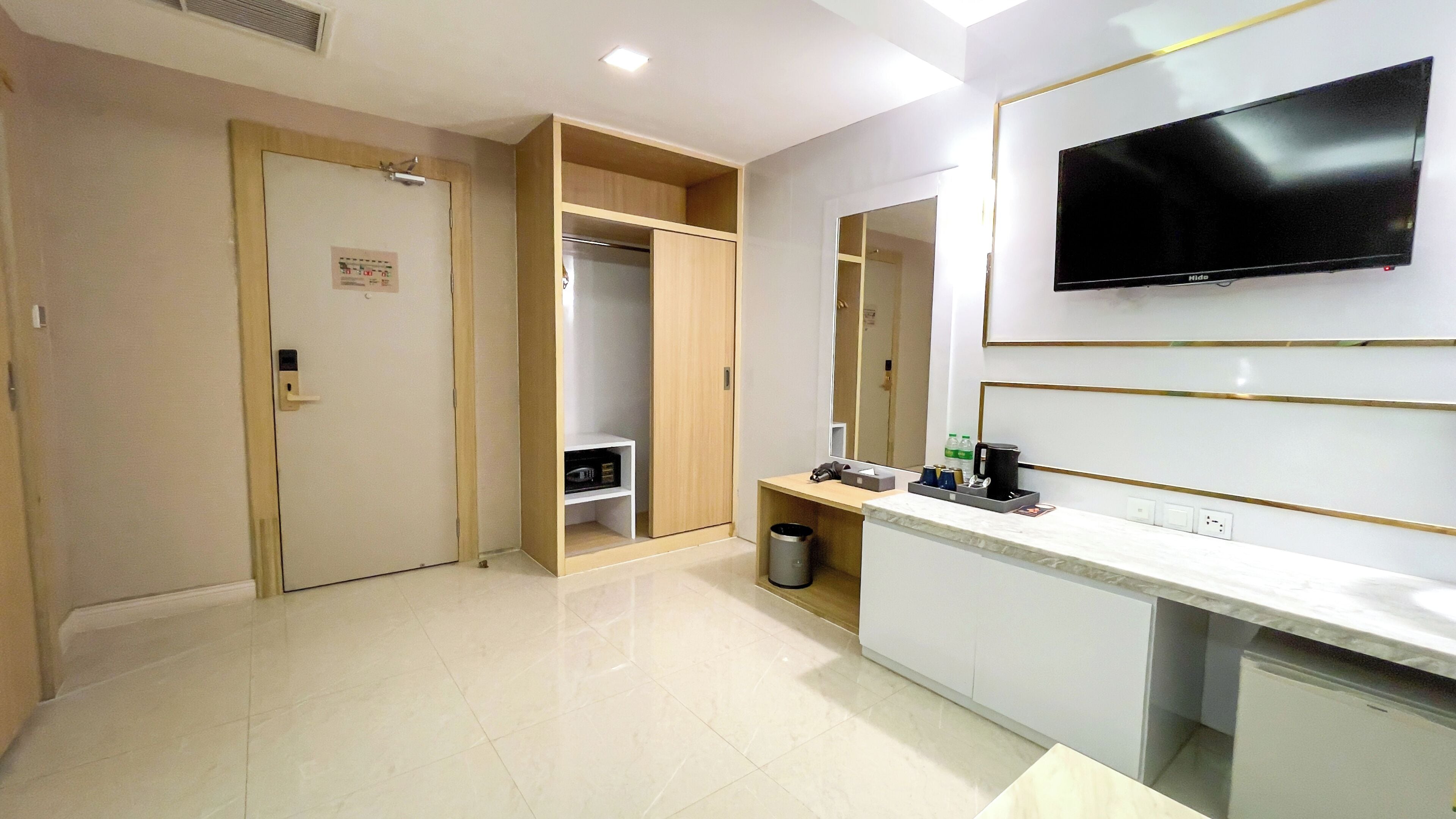 Photo - Elegant Airport Hotel