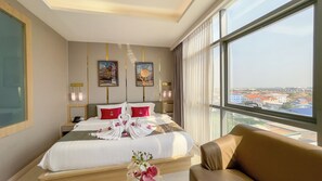 ห้องแฟมิลี่สำหรับสี่ท่าน, หลายเตียง | ตู้นิรภัยในห้องพัก, โต๊ะทำงาน, พื้นที่ทำงานแบบใช้แล็ปท็อป, ผ้าม่านกันแสง