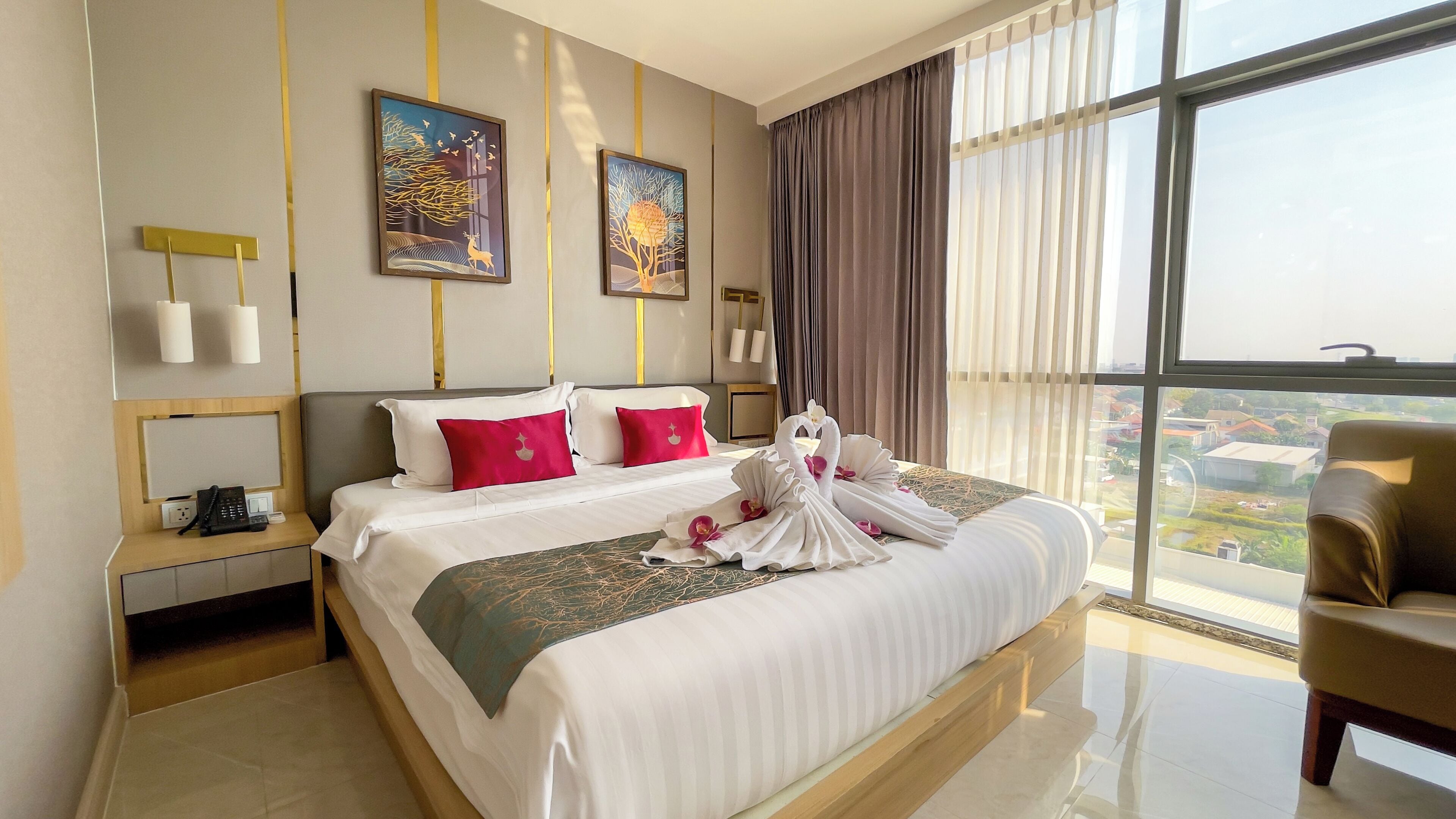 Photo - Elegant Airport Hotel