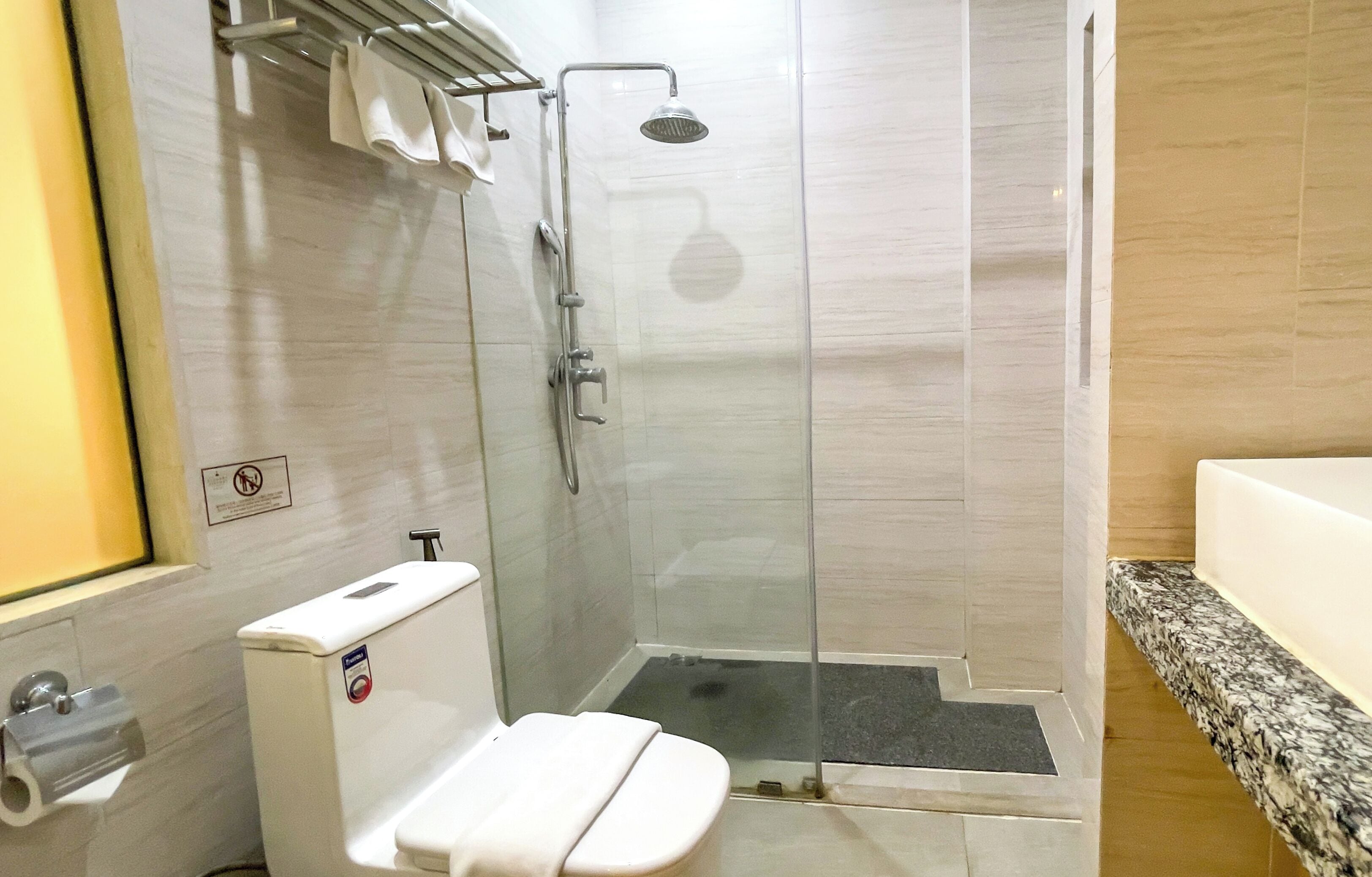 Photo - Elegant Airport Hotel