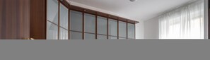 Apartament | 1 dormitori, planxa i posts de planxar i wifi 