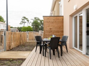 Outdoor dining - Apartment SC C06 by Interhome (Mimizan)