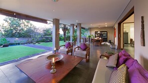 Outdoor dining - Simple Modern villa 3BR surrounded Ricefiew field (Bali)