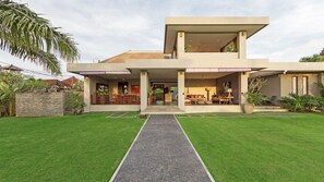 Exterior - Simple Modern villa 3BR surrounded Ricefiew field (Bali)