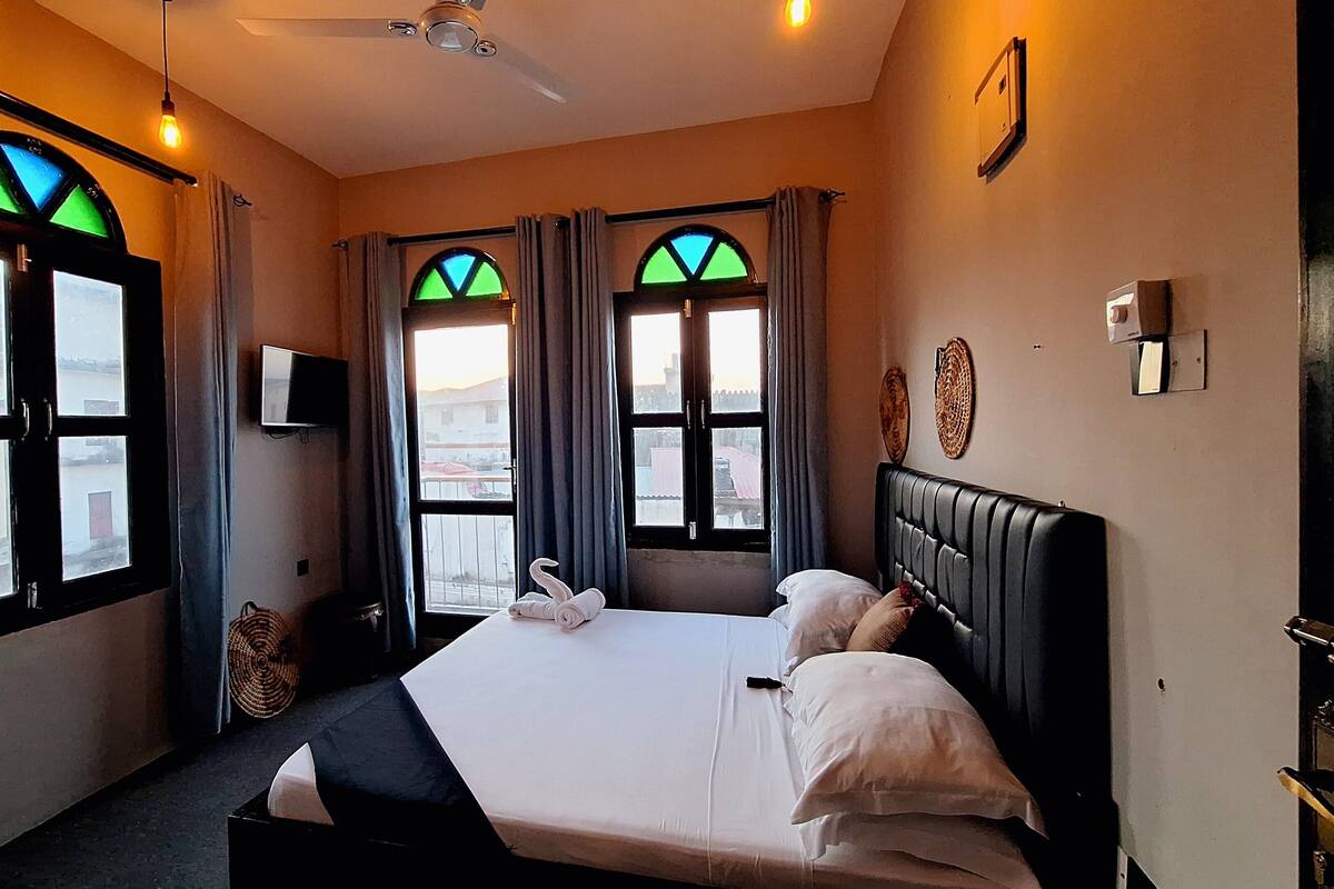 Deluxe Double Room, Sea View | Iron/ironing board, WiFi (free), bed sheets