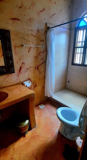 Deluxe Double Room | Bathroom - Rumaisa Hotel (Zanzibar Town)