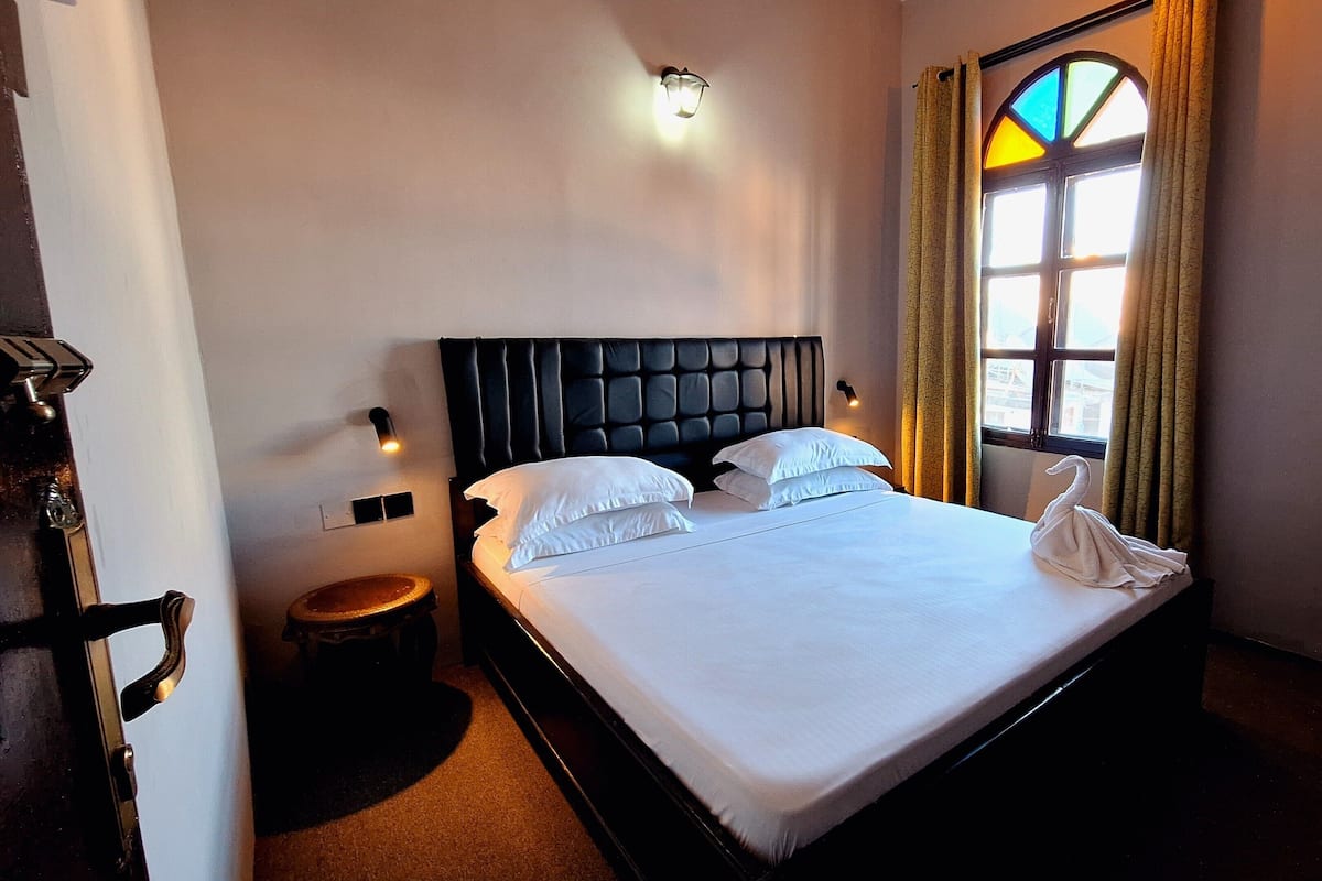 Standard Double Room | Iron/ironing board, WiFi (free), bed sheets