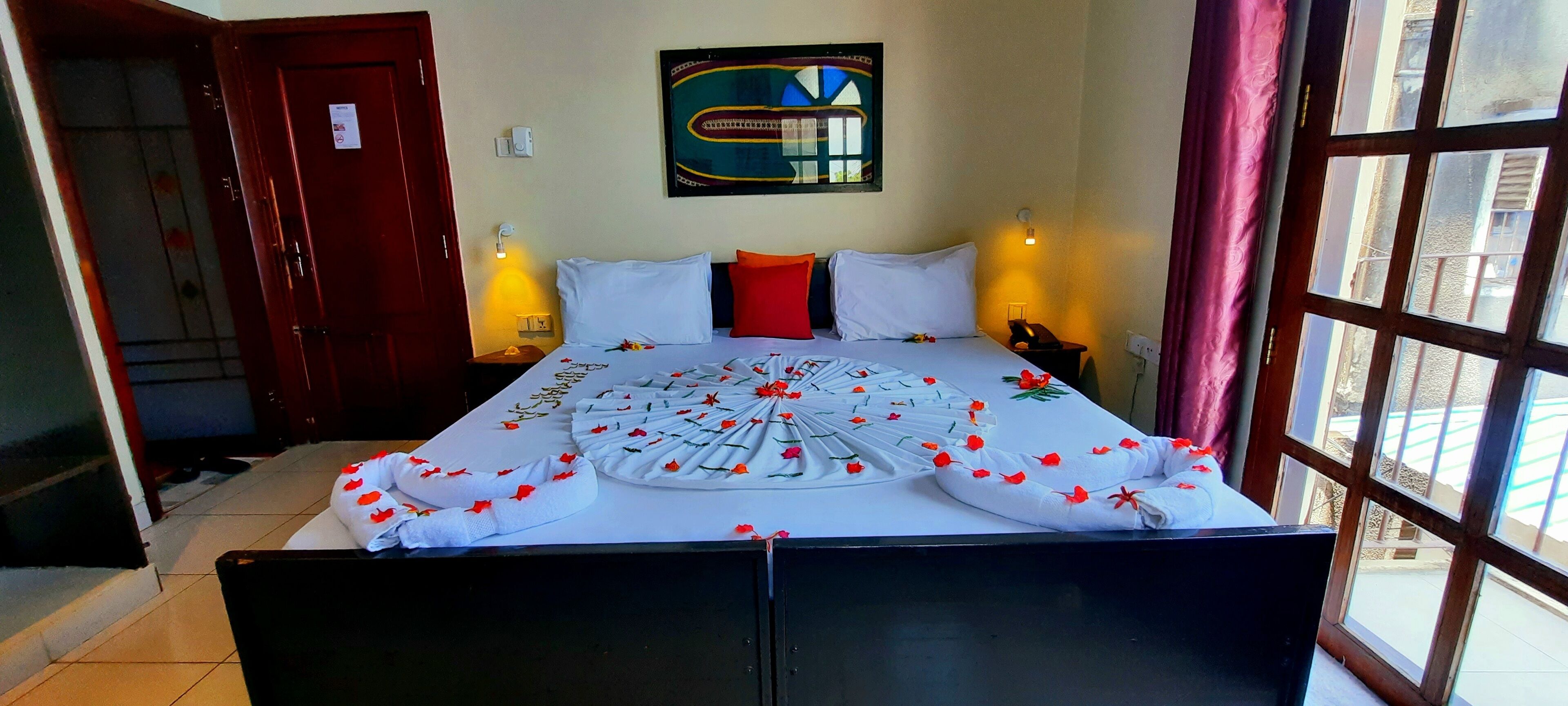 Deluxe Double Room | Iron/ironing board, free WiFi, bed sheets