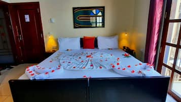 Deluxe Double Room | Iron/ironing board, free WiFi, bed sheets